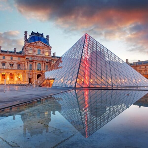 SURICHIESTA
 Se cercate una maniera esclusiva ed originale per visitare il Louvre, il Museo D'Orsay e altro
scrivete a: info@pariscitywalks.com
  saremo pronti a darvi il meglio
